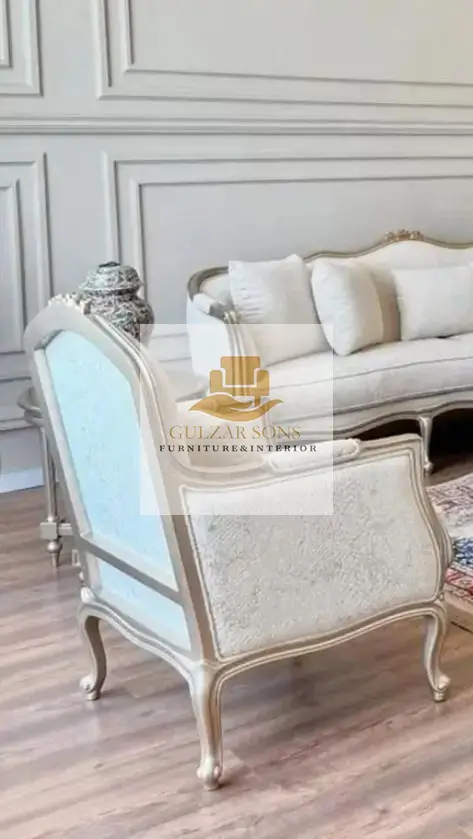 A Royal Classic Chesterfield Sofa - Image 3