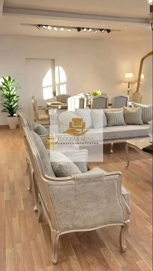 A Royal Classic Chesterfield Sofa - Image 2