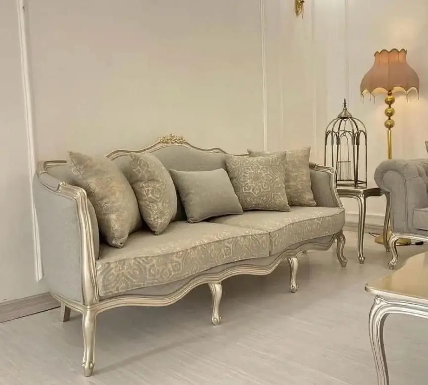 A Royal Classic Chesterfield Sofa - Image 1