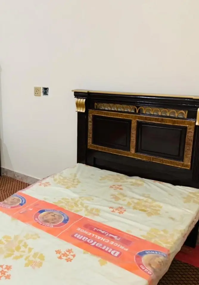 Simple wooden single bed - Image 2